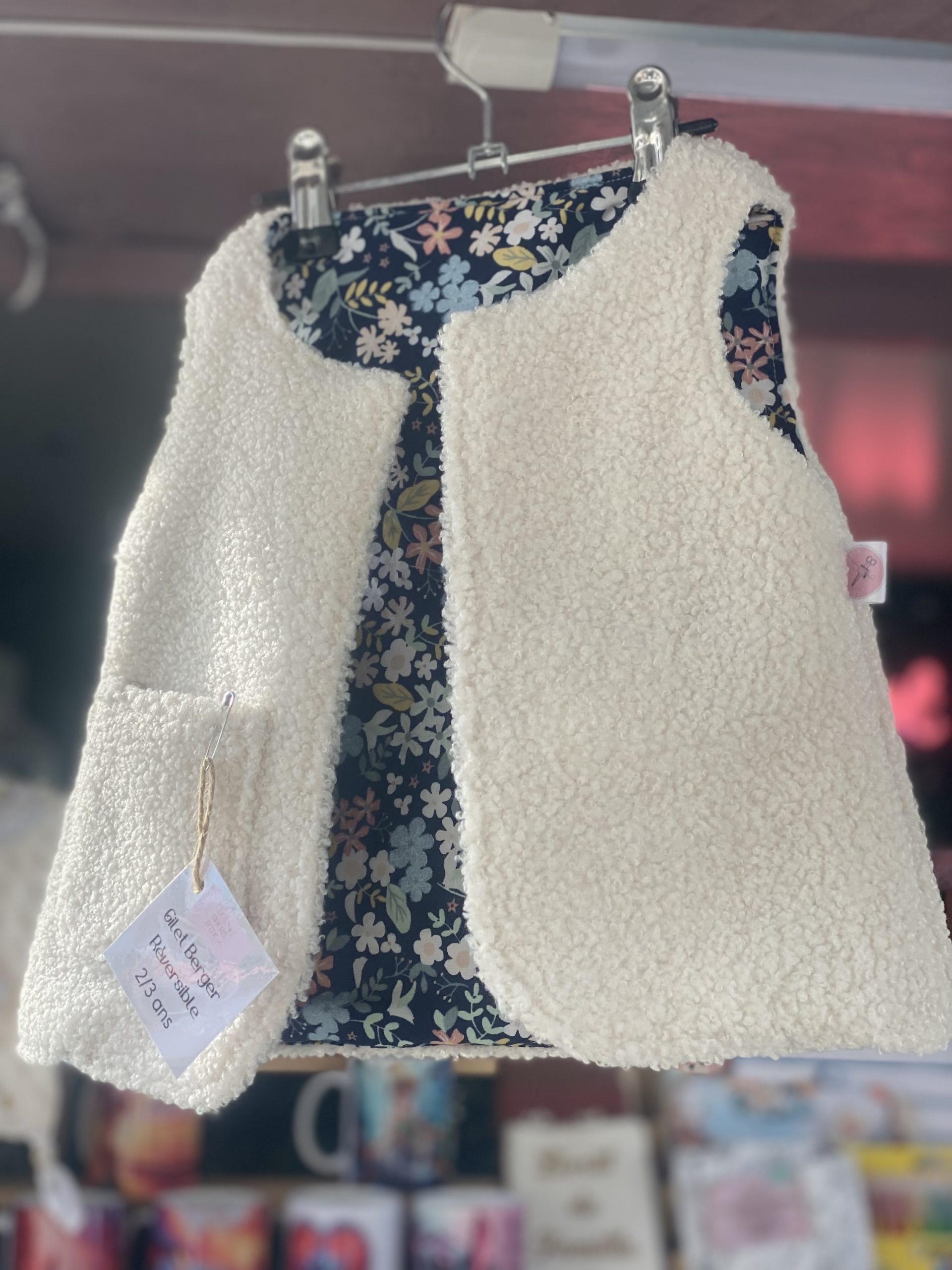Gilet sans manches réversible 2/3 ans, en bouclette et coton fleuri