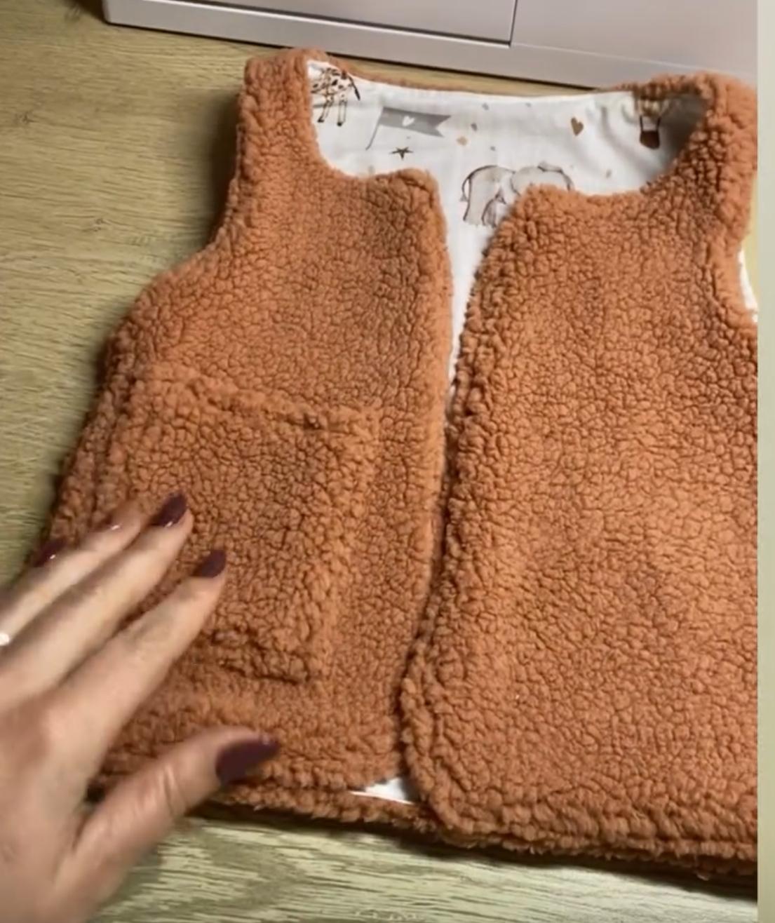 Gilet sans manches réversible 2/3 ans, en bouclette et coton
