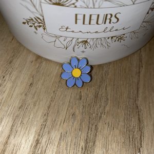 Pin’s fleur violette