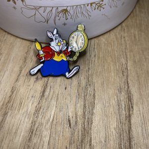 Pin’s Disney lapin en retard