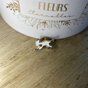Pin’s chat avec une rose