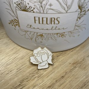 Pin’s rose blanche