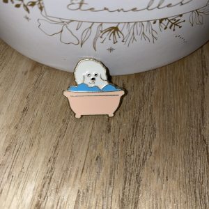 Pin’s chien baignoire