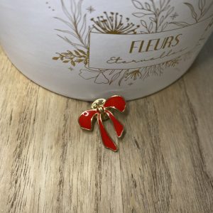 Pin’s noeuds rouge