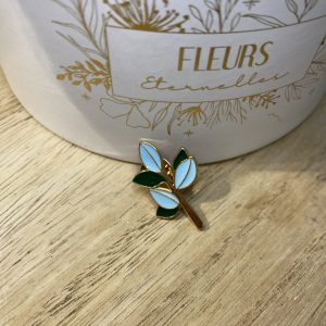 Pin’s fleur bleu et verte