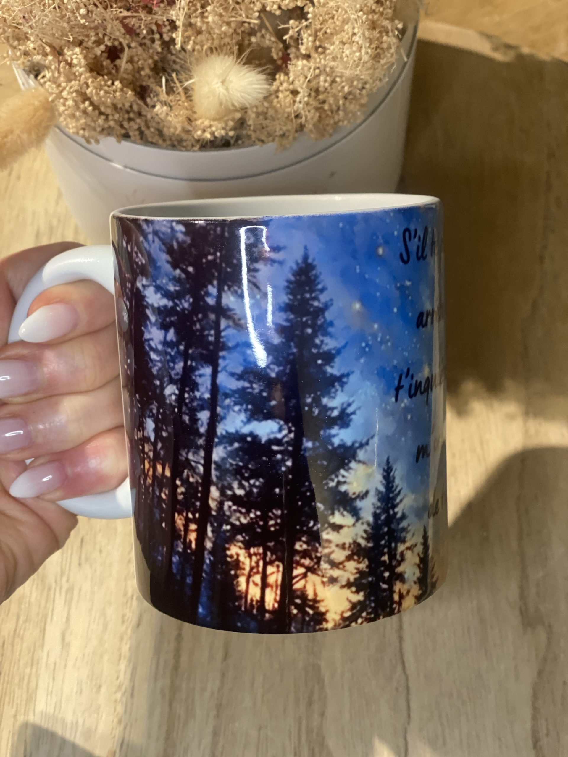 Tasse “S’il te plaît, arrête de t’inquiéter, je m’occupe de toi. – L’Univers” – Image 2