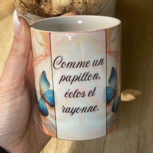 Tasse “Comme un papillon, éclos et rayonne”